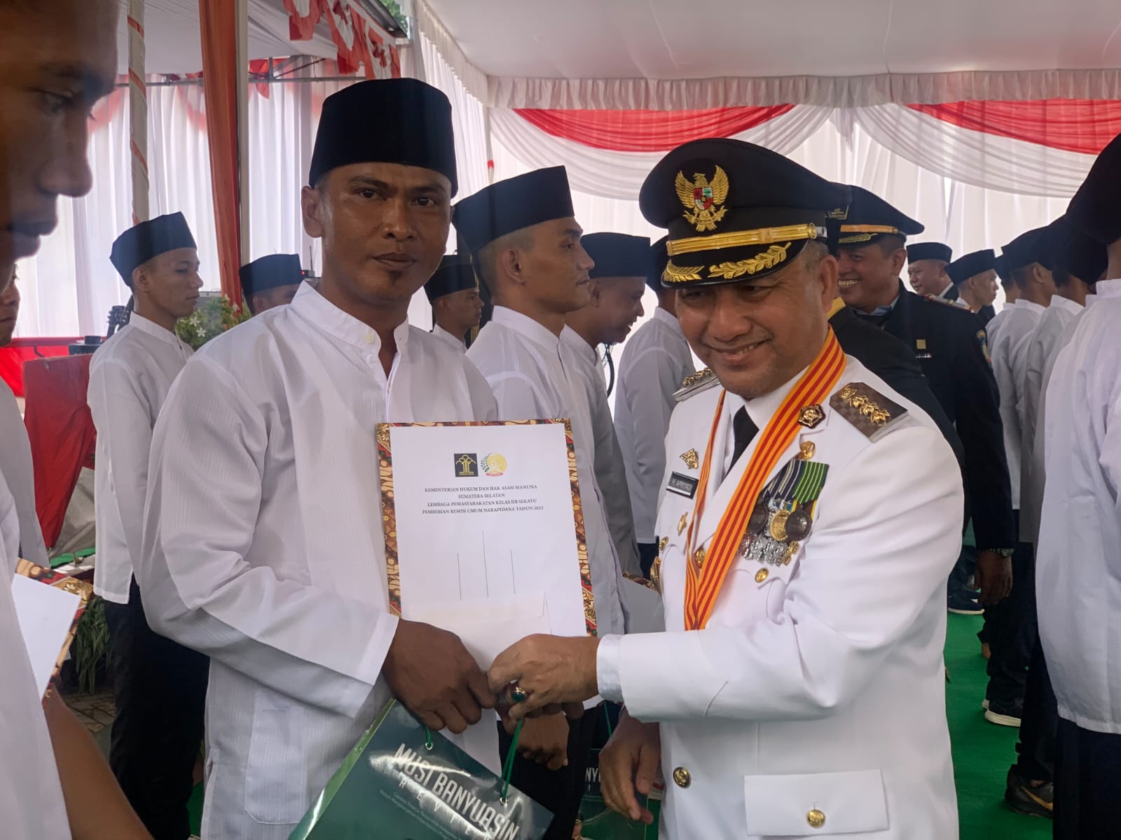 PJ Bupati Muba Serahkan Remisi HUT RI Ke 78 Kepada 807 WBP Lapas Sekayu