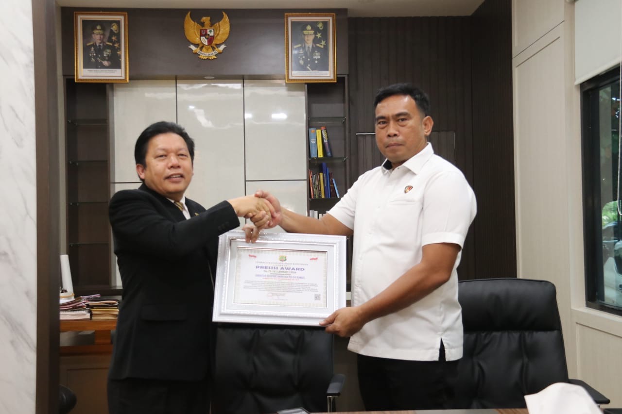 Lemkapi Berikan Presisi Award Kepada Direktur Reserse Narkoba Polda