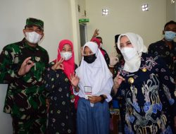 Bupati Musi Rawas Meninjau Louncing Vaksinasi Covid-19 Bagi Pelajar Di Puskesmas Muara Kati