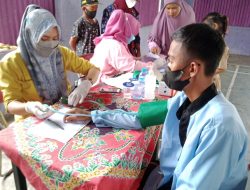 Desa Sidomukti bersama UPT Puskesmas Sukadamai Gelar Vaksinasi Untuk Warga