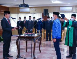 Tekankan Profesionalitas dan Integritas, Plt Bupati Beni Hernedi Serahkan SK CPNS