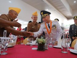Maknai HUT RI, Pj Bupati Apriyadi Beri Tali Asih Veteran dan Istri