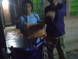 Idap Penyakit Stroke Akibat Pecah Pembuluh Darah, IWO Muba Berikan Kursi Roda Untuk M Burlian