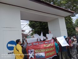 Massa Aksi Alarm Geruduk Kejari dan partai PKB Muba, ini tuntutan nya.