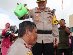 Sebanyak 67 anggota Polri di jajaran polres Musi Banyuasin di Siram Dengan air Kembang.