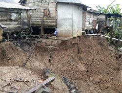 Seluruh Rumah Bawah Alay Diambang Hanyut Ke Sungai Musi