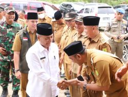 Pj Bupati Apriyadi Lantik Pengurus LPBHNU se-Kecamatan Wilayah Timur