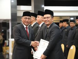 Pj Bupati Apriyadi Lantik Pejabat di Lingkungan Pemkab Muba