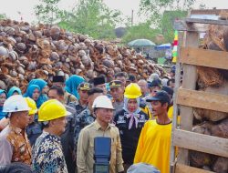 Pj Bupati Apriyadi Dorong Ratusan Ton Limbah Kelapa di Lalan Jadi Cuan