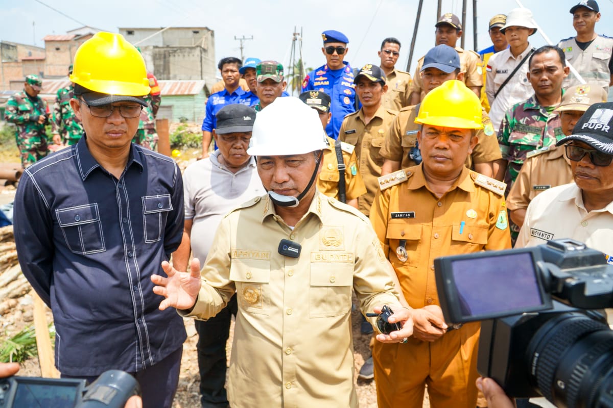 Pj Bupati Apriyadi Bangun Jembatan Hingga Perbaiki 36 Kilometer Jalan ...