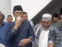 Pimpinan DPRD OKU berorasi bersama ribuan Massa aksi bela palestina