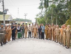 Pj Bupati Apriyadi Buat Mulus Jalan yang Hubungkan Tiga Desa di Tungkal Jaya