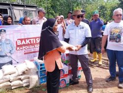 Gandeng Komunitas 4X4, Kapolda Sumsel Irjen A. Rachmad Wibowo Sambangi Masyarakat Korban Banjir dan Berikan Bantuan