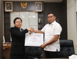 LEMKAPI Berikan Presisi Award kepada Direktur Reserse Narkoba Polda Sumsel