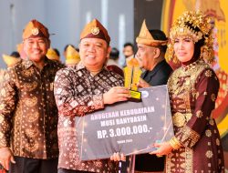 Puluhan Pelestari Seni, Cagar Budaya dan Adat Istiadat Terima Penghargaan di Festival Randik