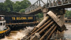 Tongkang Kosong Robohkan Tiang Jembatan Lalan, Warganet Murka: “Kacau bagi Rakyat, Rezeki bagi Oknum!”