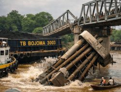 Tongkang Kosong Robohkan Tiang Jembatan Lalan, Warganet Murka: “Kacau bagi Rakyat, Rezeki bagi Oknum!”