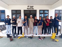 Sidak Pasca RDP DPRD Muba, DLH dan PT SIAP Uji Sampel Air Sungai Terkait Dugaan Pencemaran